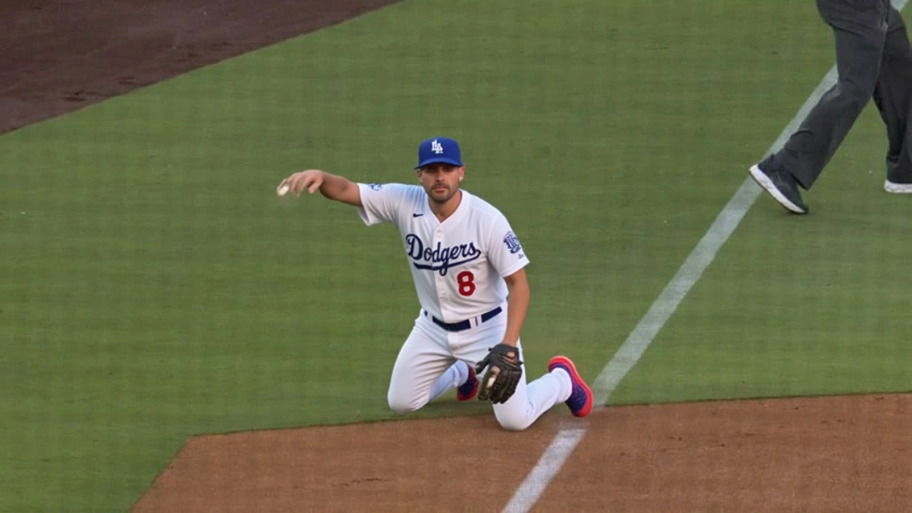 Kiké Hernández’s clutch homer cuts Dodgers’ deficit in World Series Game 1